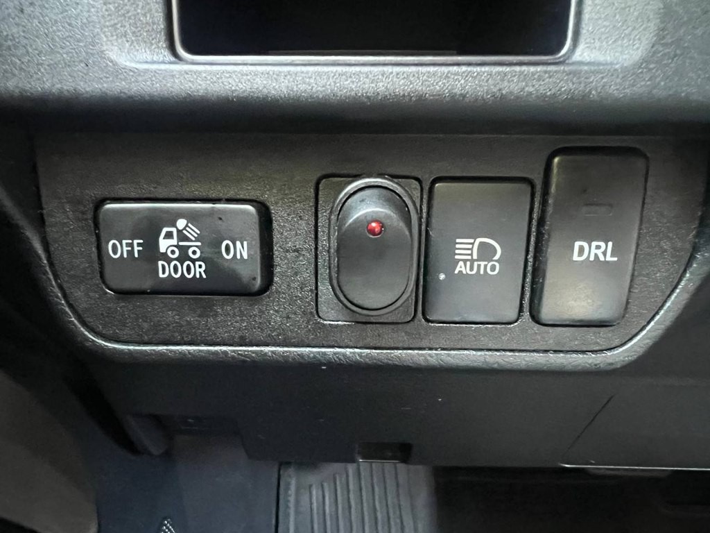 2018 Toyota Tacoma Image 30