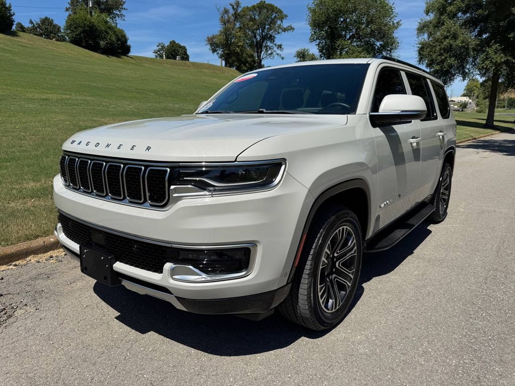 2022 Jeep Wagoneer Image 2