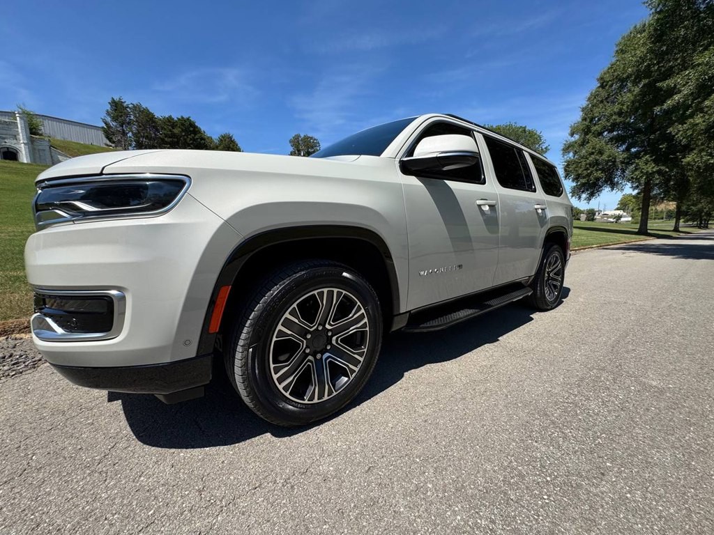 2022 Jeep Wagoneer Image 13