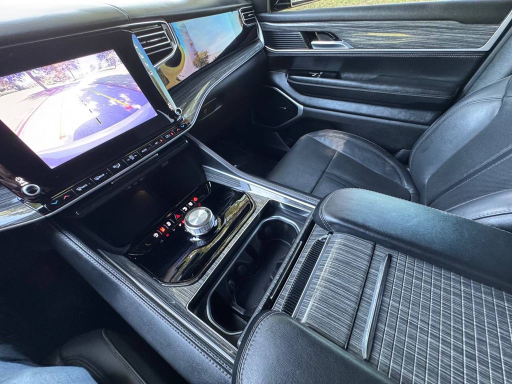 2022 Jeep Wagoneer Image 44