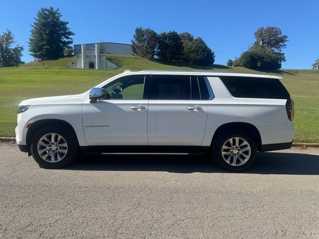 2021 Chevrolet Suburban Image 3