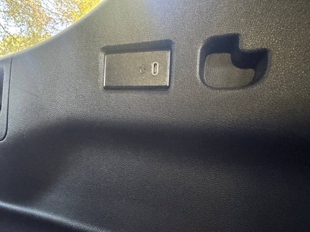 2021 Chevrolet Suburban Image 38