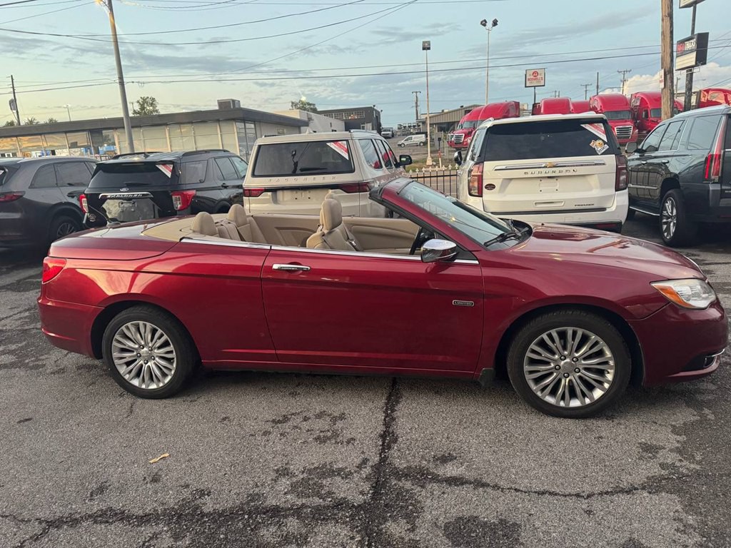 2012 Chrysler 200 Image 3