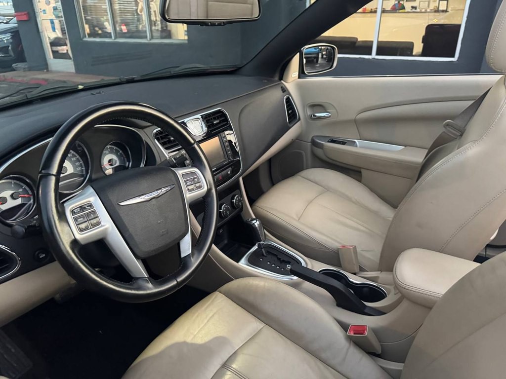 2012 Chrysler 200 Image 7