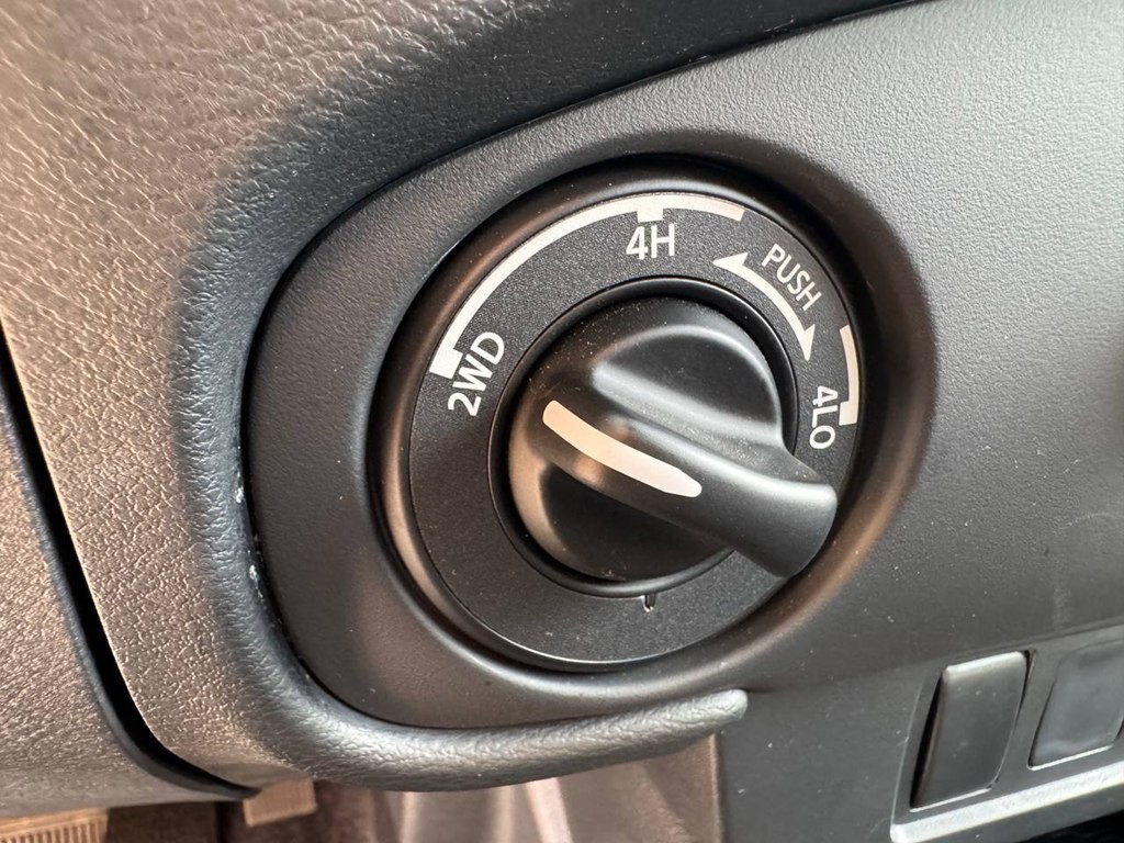 2023 Nissan Frontier Image 35