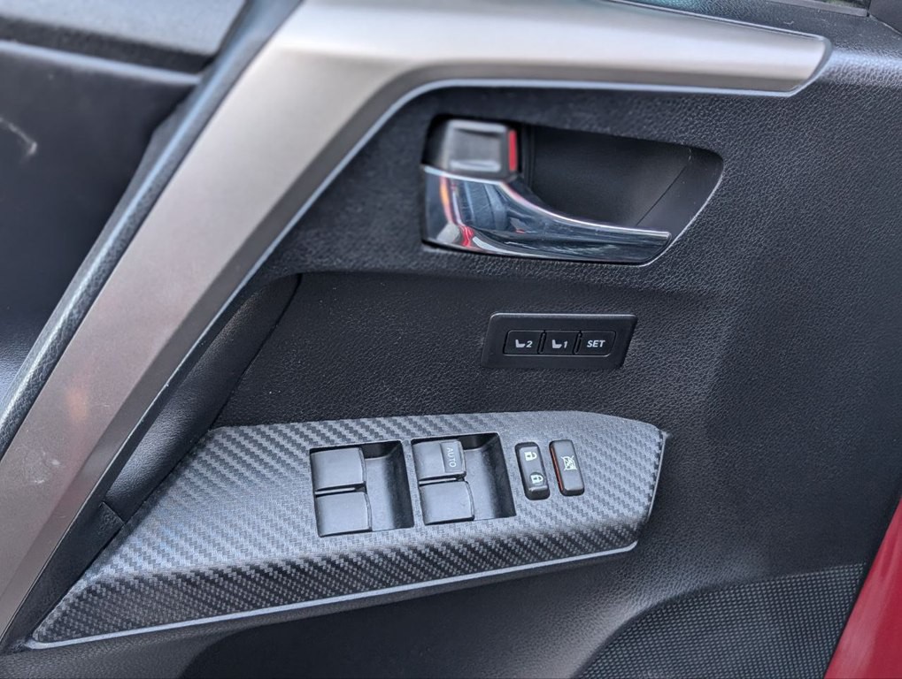 2015 Toyota Rav4 Image 14