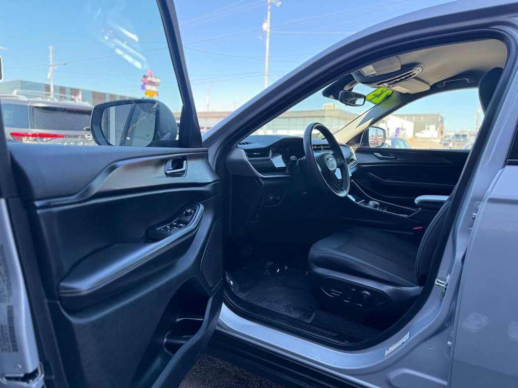 2023 Jeep Grand Cherokee Image 10