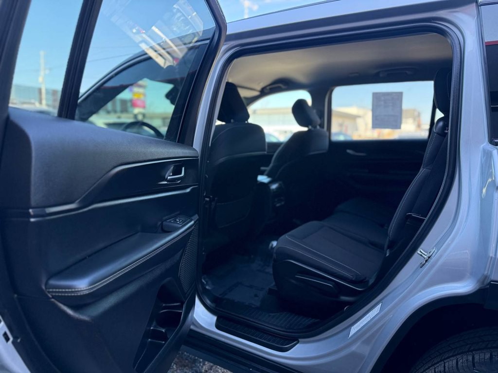 2023 Jeep Grand Cherokee Image 11