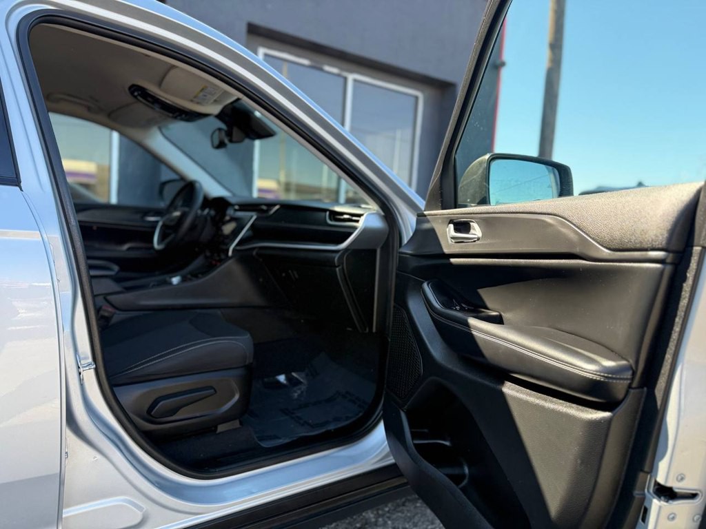 2023 Jeep Grand Cherokee Image 12