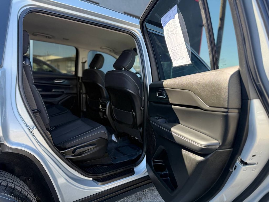 2023 Jeep Grand Cherokee Image 13