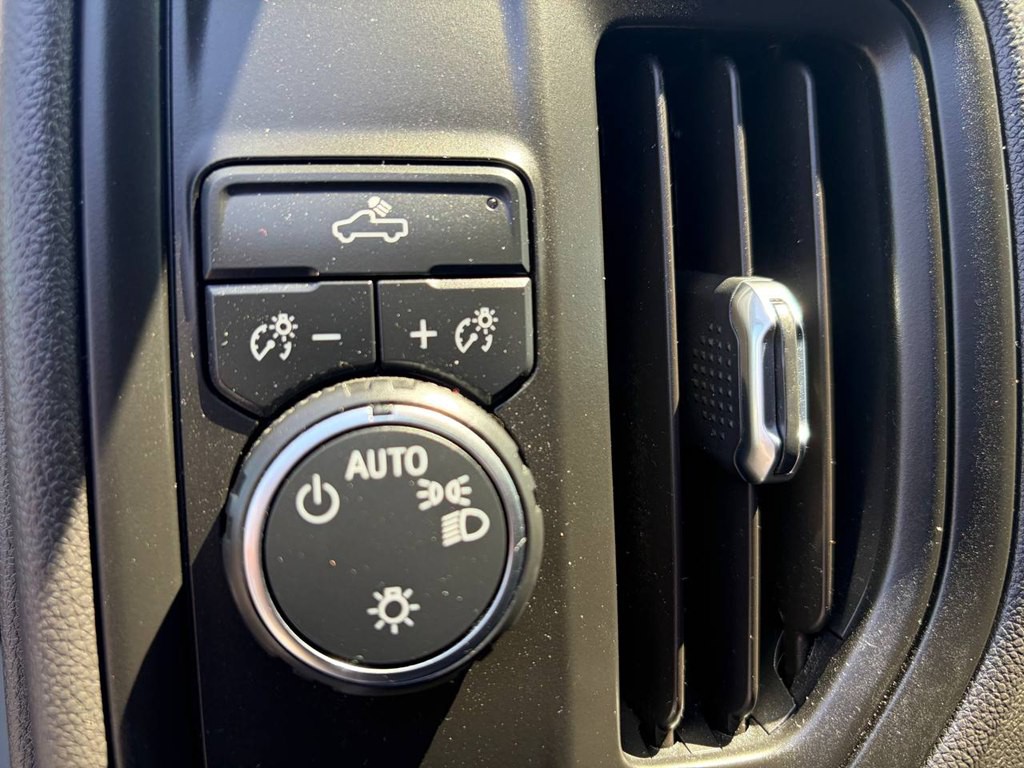 2025 Chevrolet Silverado 1500 Image 18