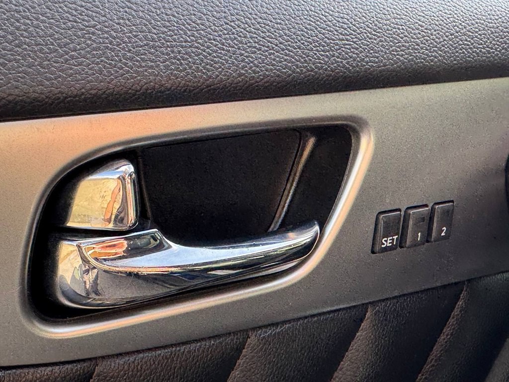 2012 INFINITI FX35 Image 25