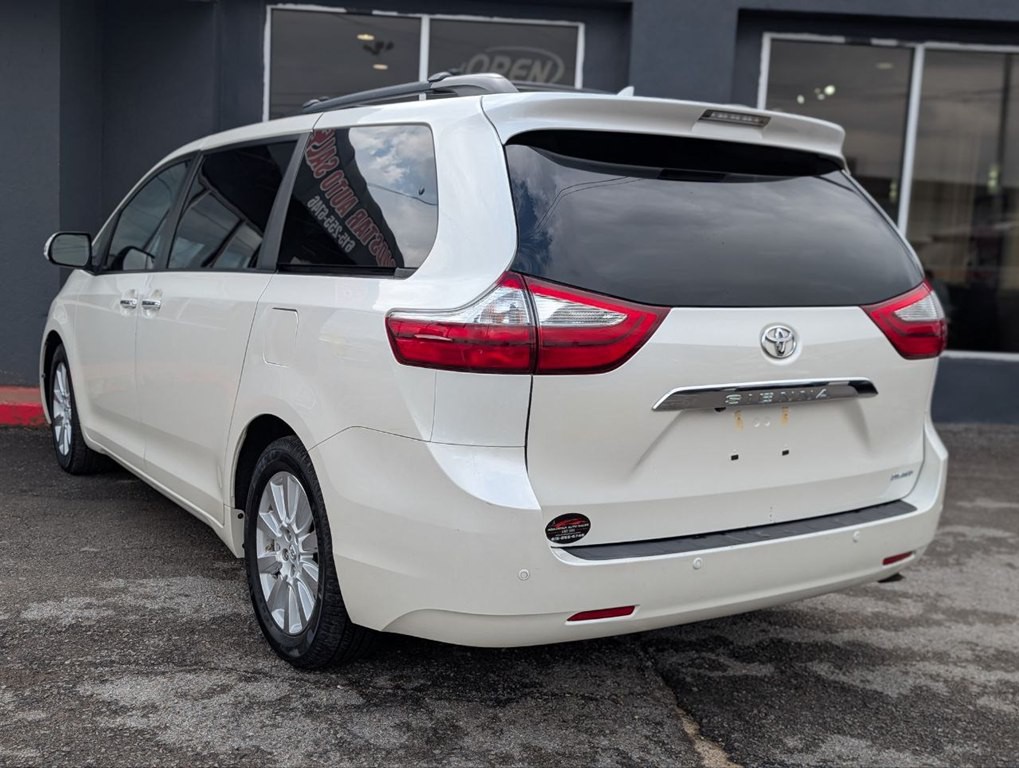 2017 Toyota Sienna Image 3
