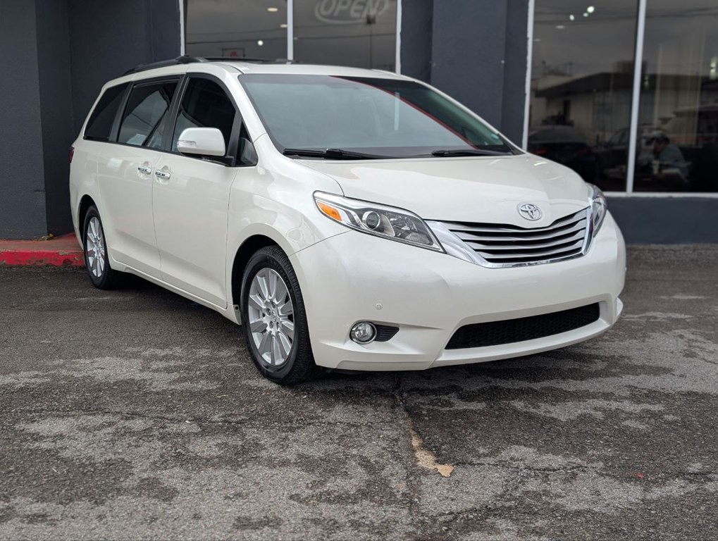2017 Toyota Sienna Image 4