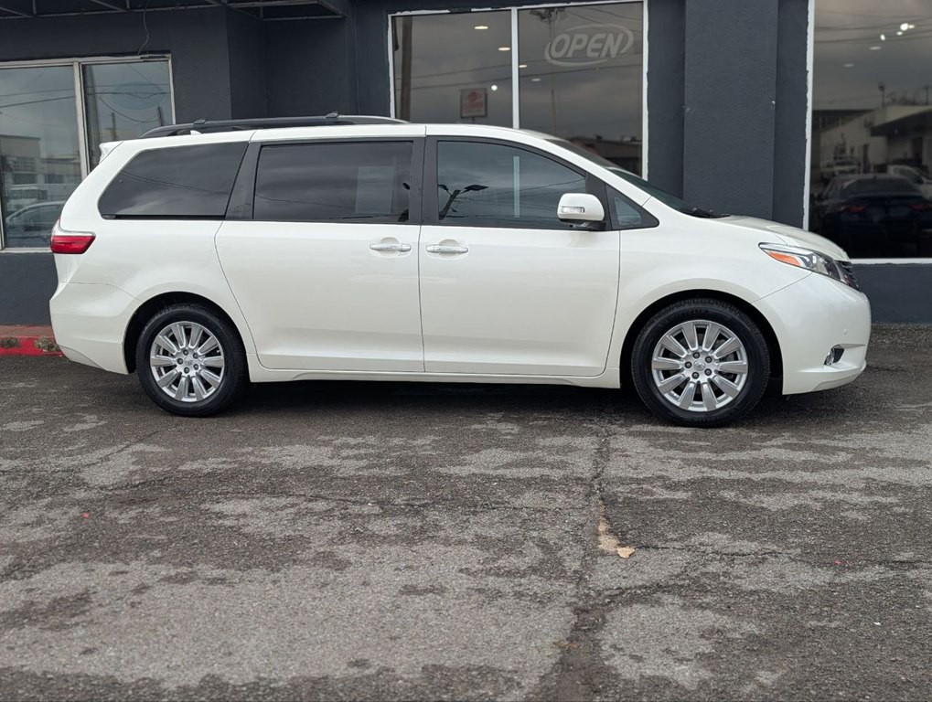 2017 Toyota Sienna Image 5