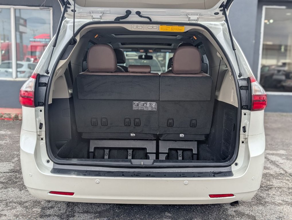 2017 Toyota Sienna Image 15