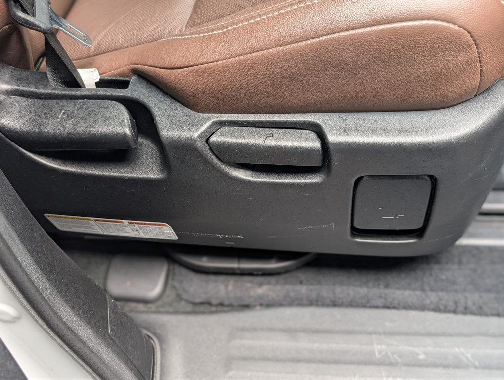 2017 Toyota Sienna Image 16