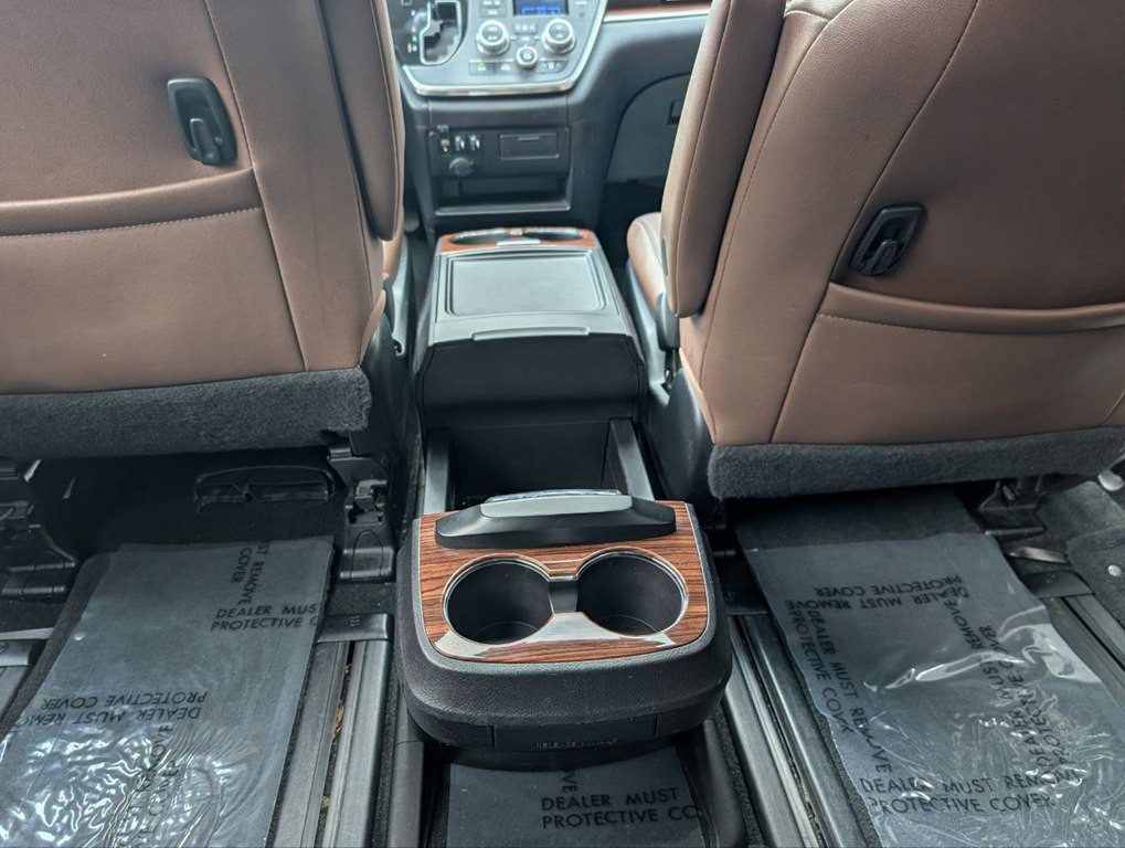 2017 Toyota Sienna Image 24