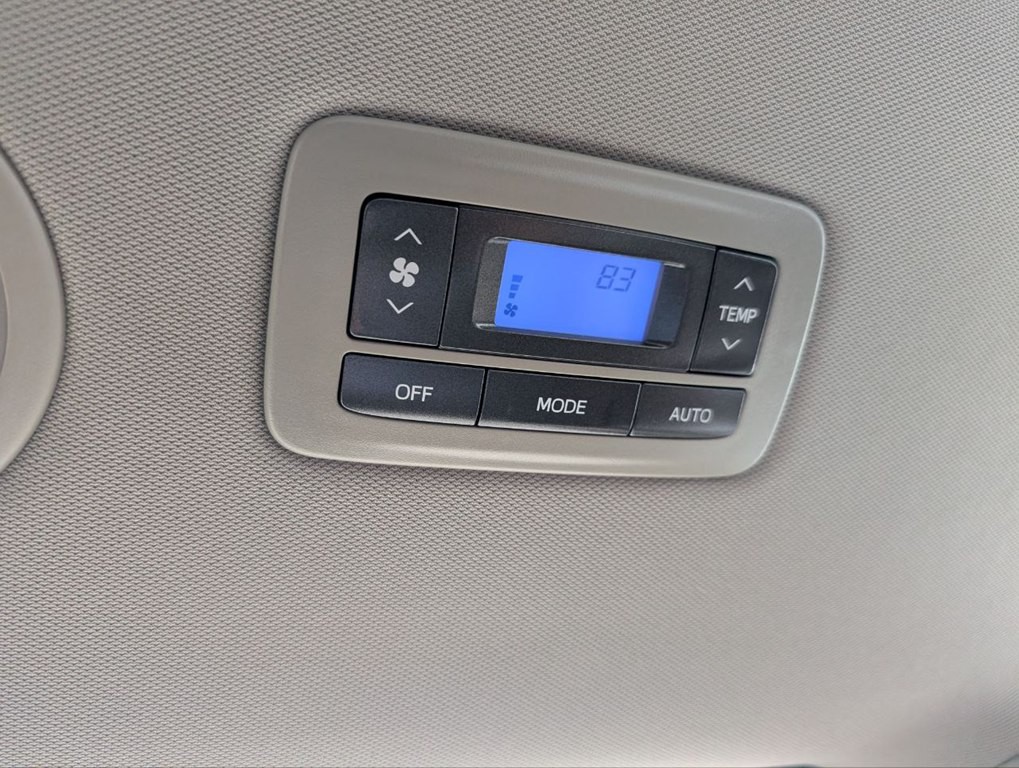 2017 Toyota Sienna Image 31