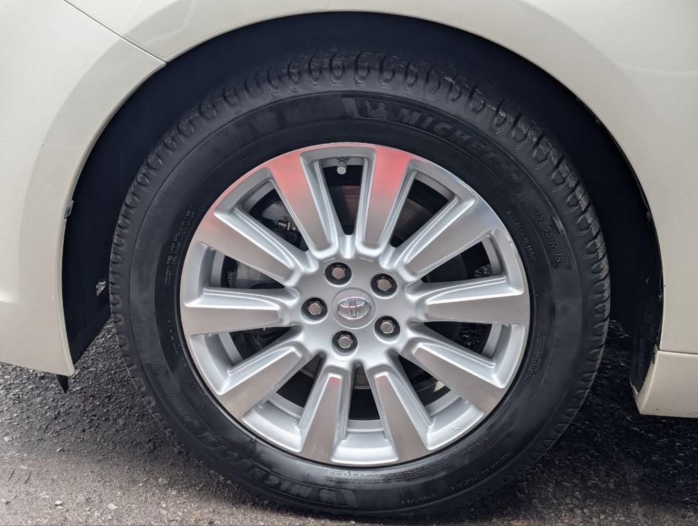 2017 Toyota Sienna Image 32