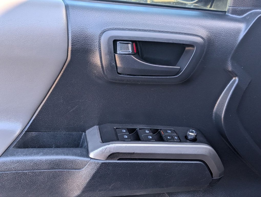 2018 Toyota Tacoma Image 14