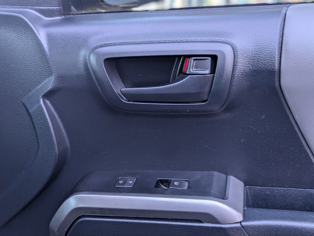 2018 Toyota Tacoma Image 15