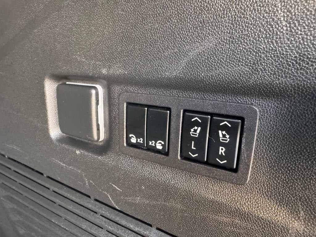 2023 Chevrolet Suburban Image 24