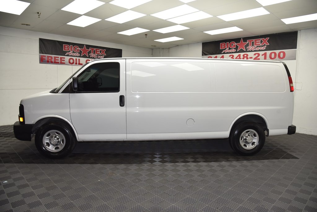 2016 Chevrolet Express Image 2