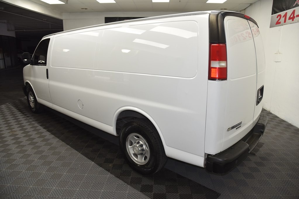 2016 Chevrolet Express Image 3