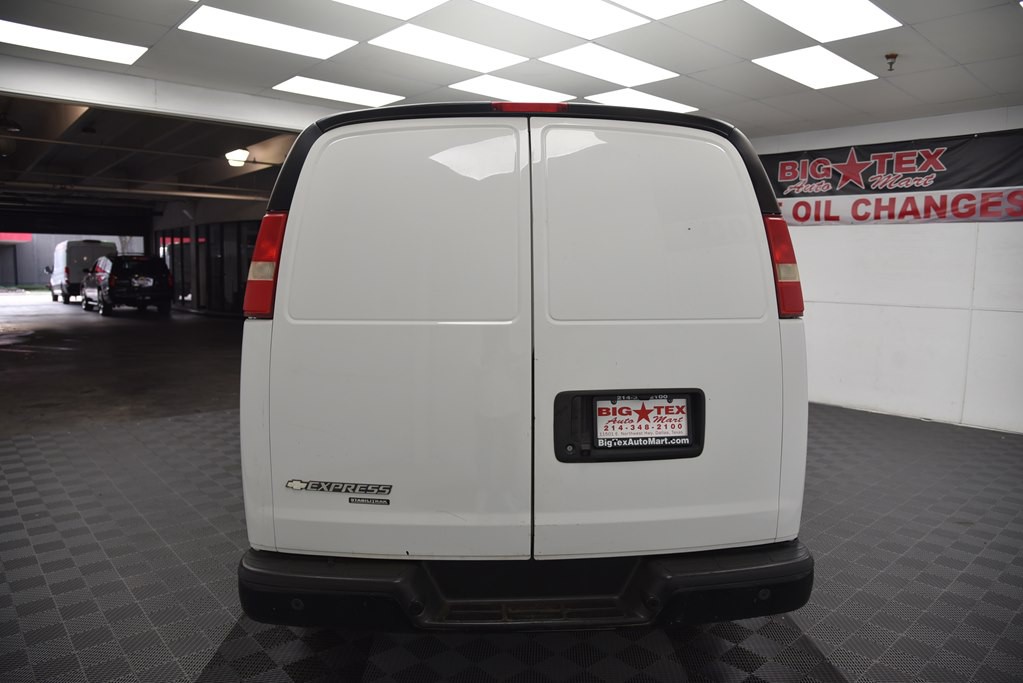2016 Chevrolet Express Image 4