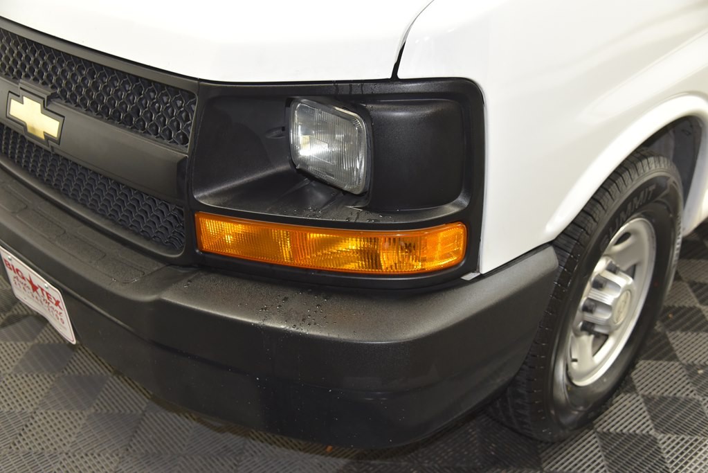 2016 Chevrolet Express Image 8