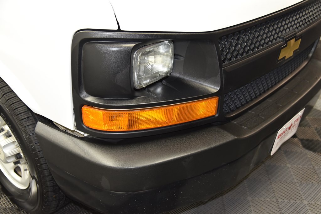2016 Chevrolet Express Image 9