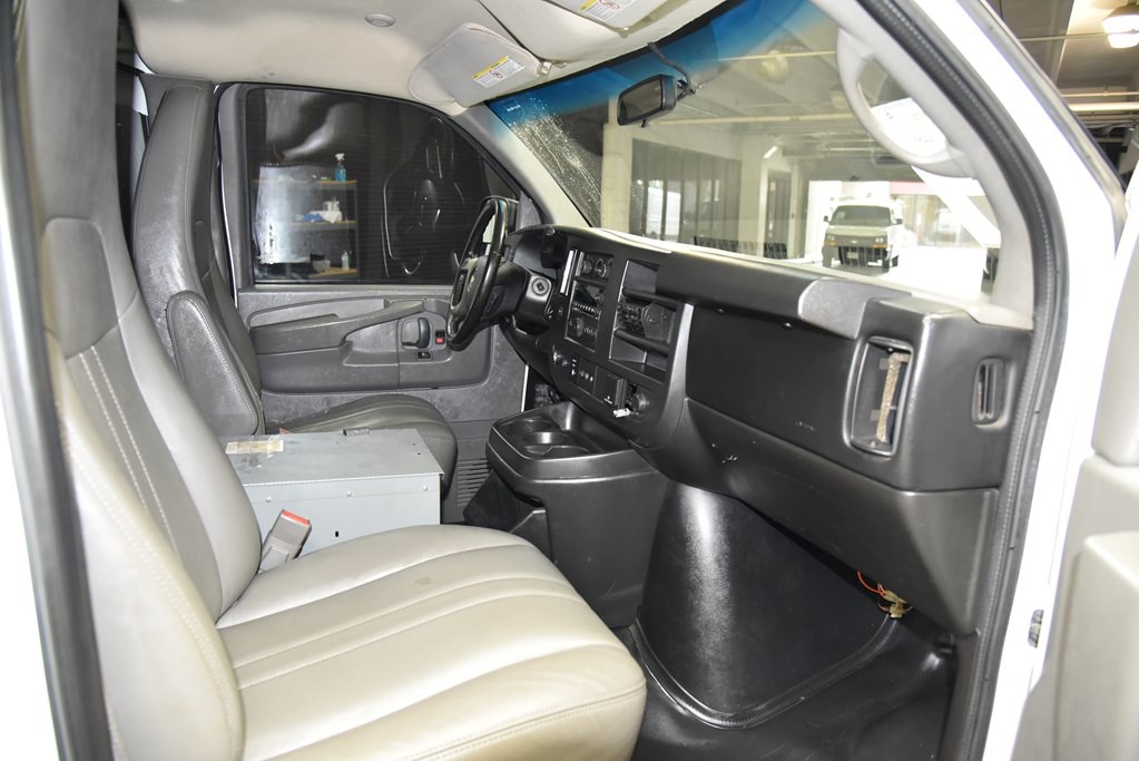 2016 Chevrolet Express Image 11