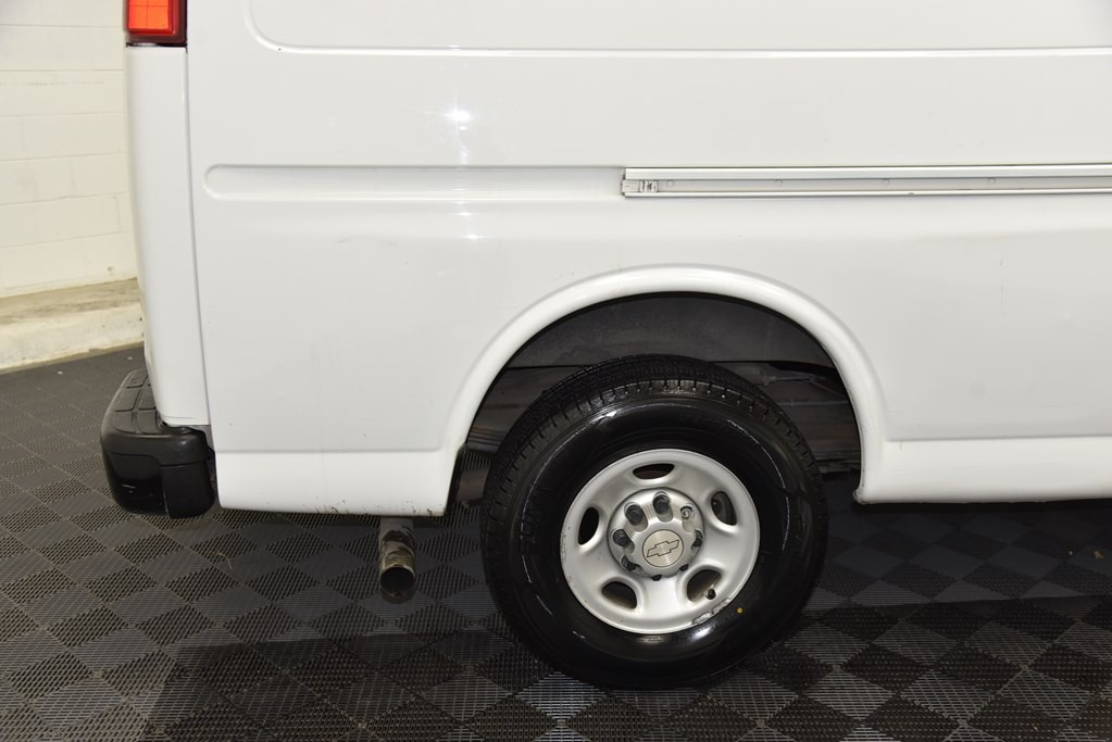 2016 Chevrolet Express Image 16