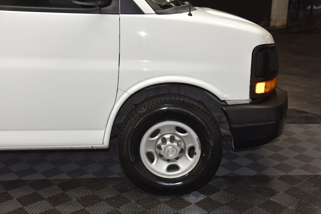 2016 Chevrolet Express Image 17