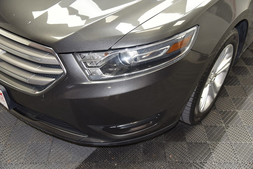 2018 Ford Taurus Image 9