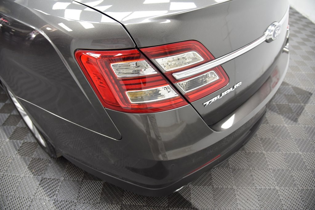 2018 Ford Taurus Image 12