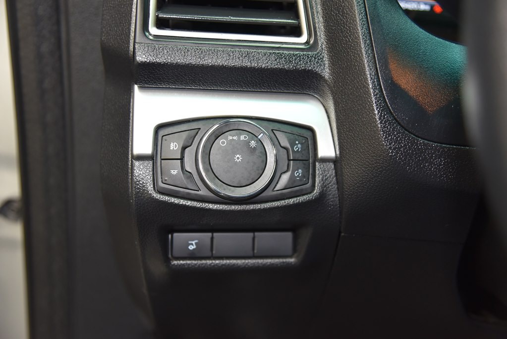 2017 Ford Explorer Image 38