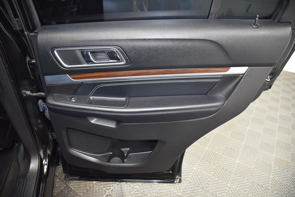2017 Ford Explorer Image 32