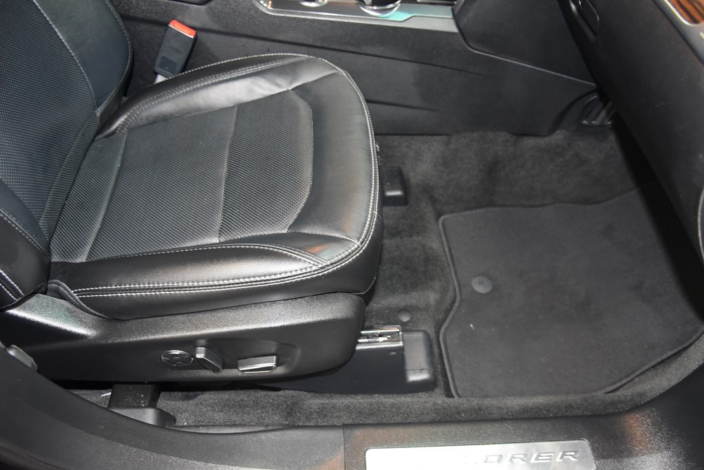 2017 Ford Explorer Image 38