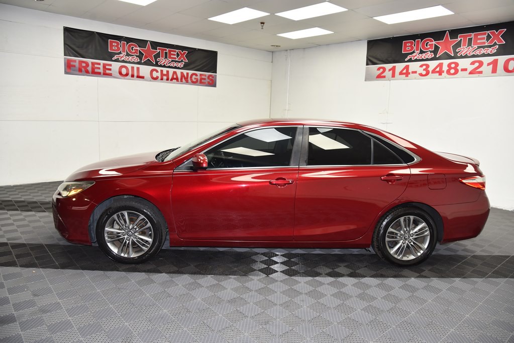 2016 Toyota Camry Image 2
