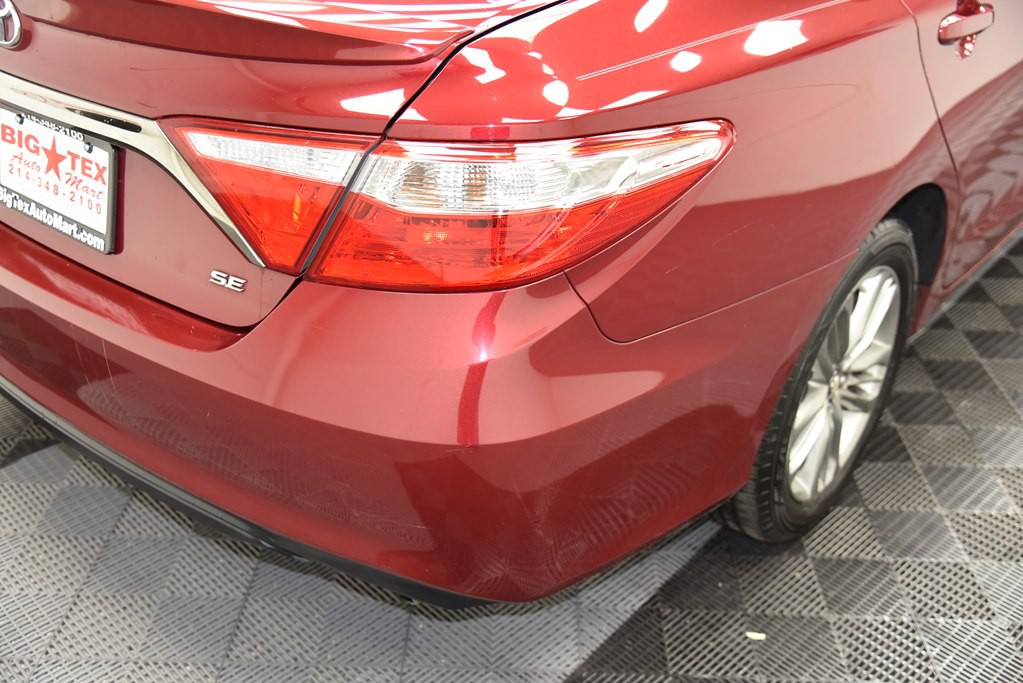 2016 Toyota Camry Image 16