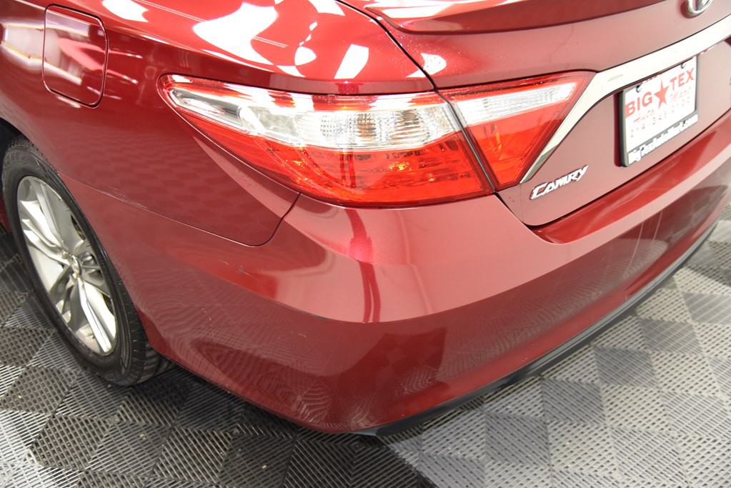 2016 Toyota Camry Image 17
