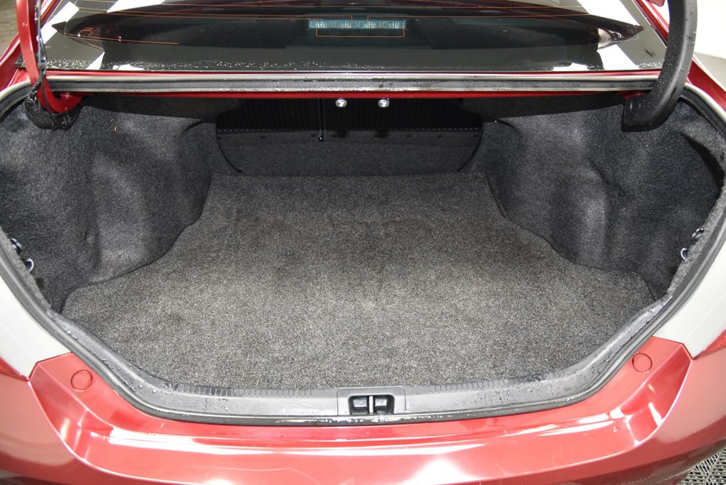 2016 Toyota Camry Image 19