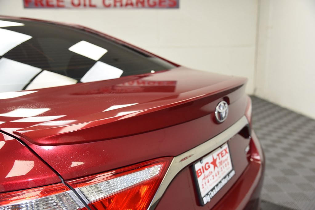 2016 Toyota Camry Image 21