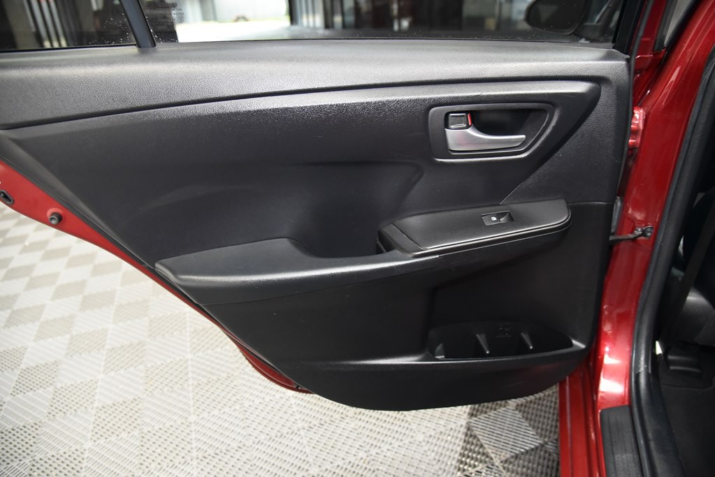 2016 Toyota Camry Image 25