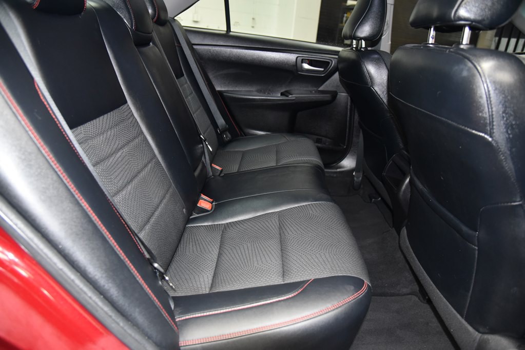 2016 Toyota Camry Image 26