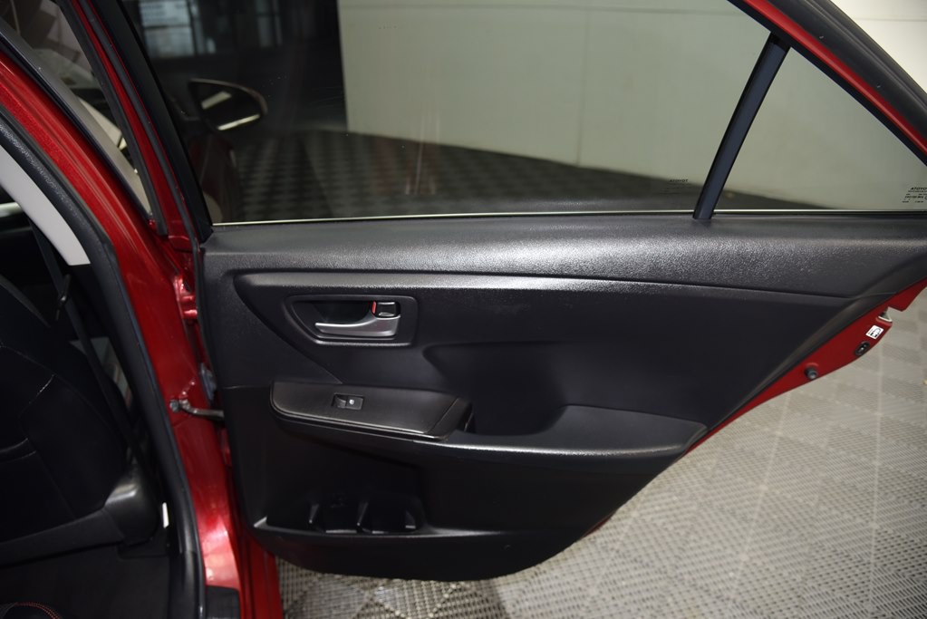 2016 Toyota Camry Image 28
