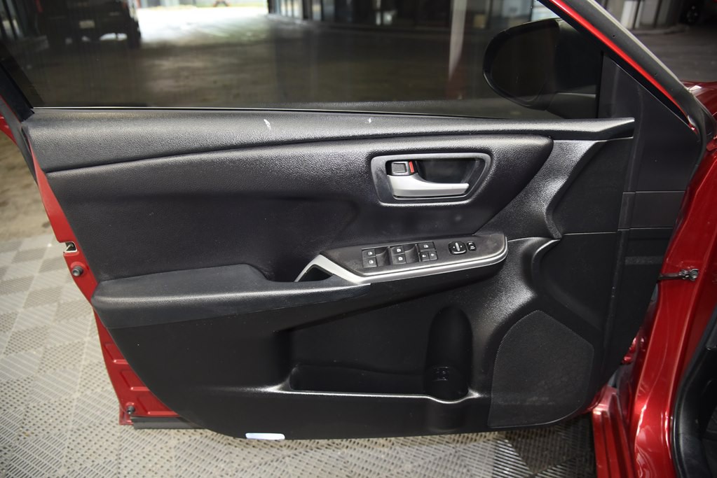 2016 Toyota Camry Image 35