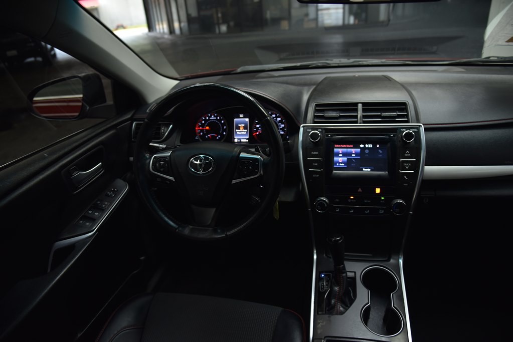2016 Toyota Camry Image 38